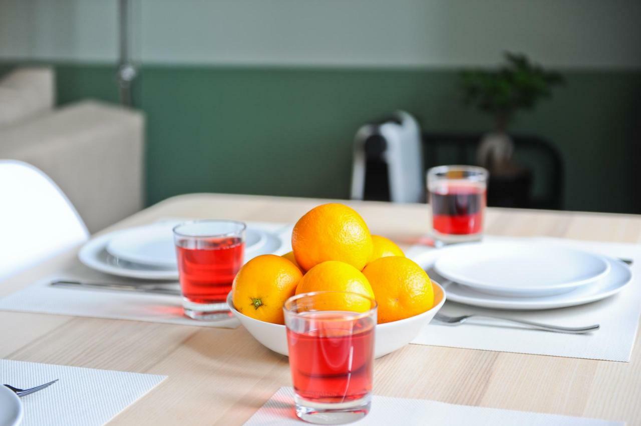 Red, Red Wine In By Misha's Place 3b Appartement