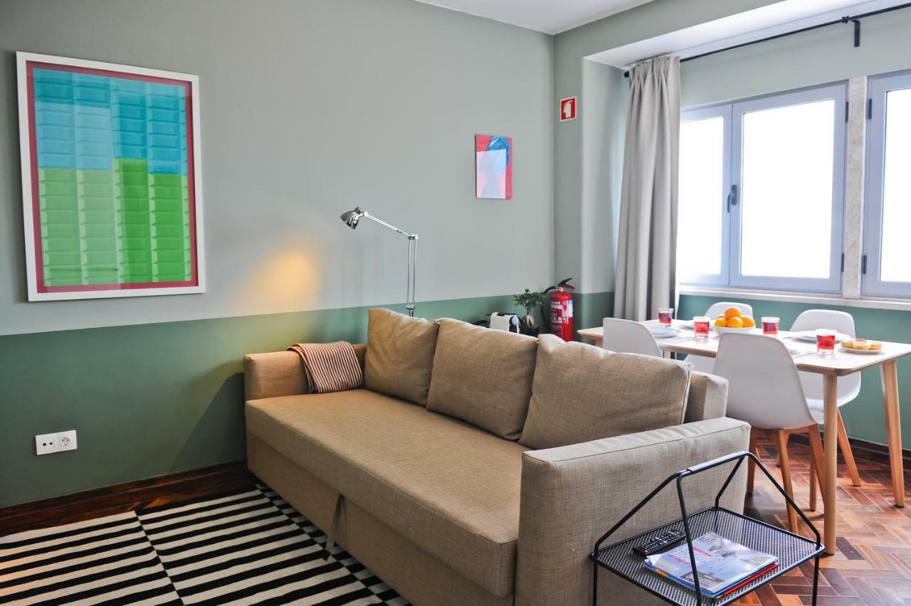 Red, Red Wine In By Misha's Place 3b Appartement Lissabon